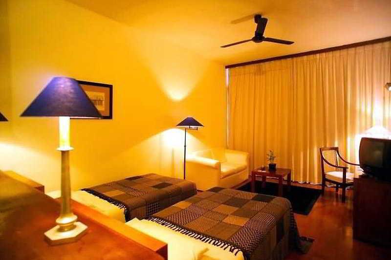 The Blue Water - Geoffrey Bawa Heritage - City Resort Hotel Wadduwa Habitación foto